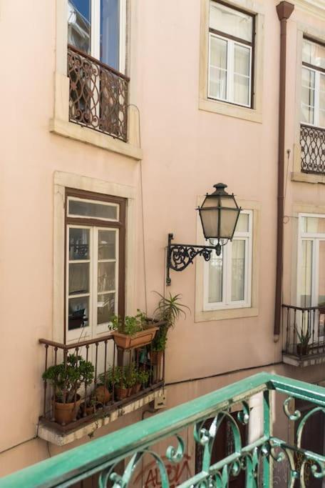 Magnificent Historical City Centre Apart With Terrace Lisbona Esterno foto